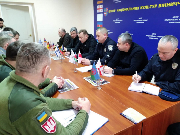На Вінниччині комендантську годину на Великдень скасовувати не будуть та визначили години освячення пасок у храмах                     

