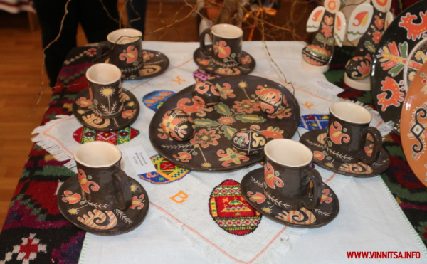 Грицики, бузина і цибуля: майстриня з Вінниччини створює яскраві писанки із природних матеріалів
Грицики, бузина і цибуля: майстриня з Вінниччини створює яскраві писанки із природних матеріалів