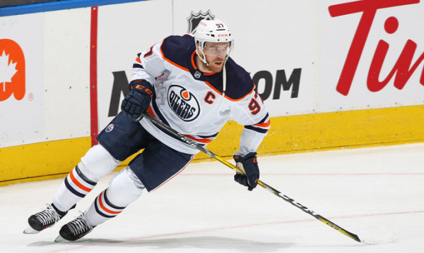 Коннор Макдевід побив рекорд Гретцькі за кількістю результативних серій у НХЛ Коннор Макдевід побив рекорд Гретцькі за кількістю результативних серій у НХЛ