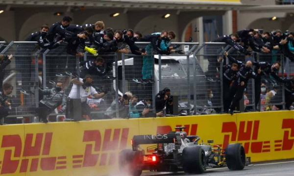 ФІА заборонила вітати гонщиків на огорожі піт-уолла