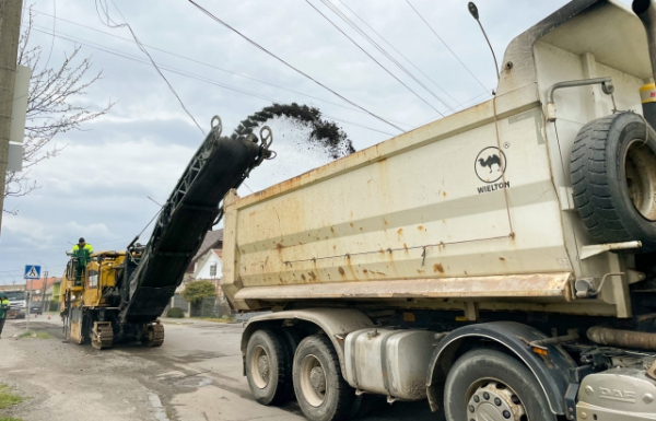 В Мукачеві ремонтують об'їзну (ФОТО) В Мукачеві ремонтують об'їзну (ФОТО)