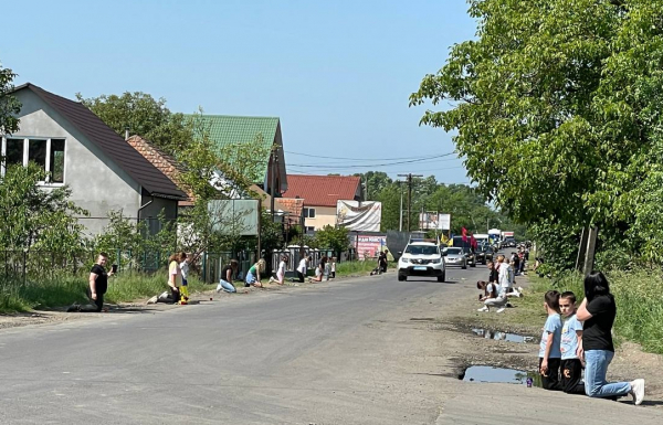 Закарпаття навколішки прощалося з полеглим Героєм Іваном Панющиком (ФОТО)