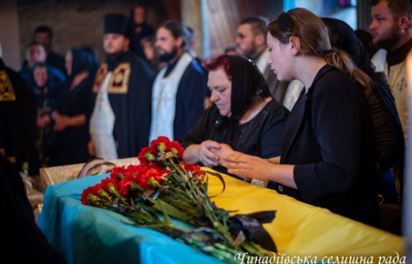 Мукачівщина навколішки провела в останню дорогу полеглого Героя Володимира Гавріша