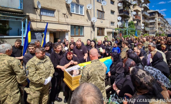Мукачівщина навколішки провела в останню дорогу полеглого Героя Володимира Гавріша