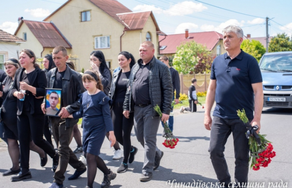Мукачівщина навколішки провела в останню дорогу полеглого Героя Володимира Гавріша