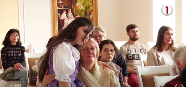  Для найрідніших матерів: вихованці німецького культурного центру &laquo;Паланок&raquo; організували свято (ВІДЕО) 
