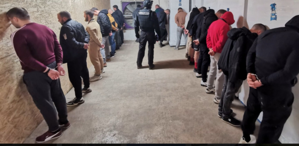 У Словаччині судять працівників найбільшої підпільної фабрики цигарок - серед них вісім українців (ФОТО) У Словаччині судять працівників найбільшої підпільної фабрики цигарок - серед них вісім українців (ФОТО)