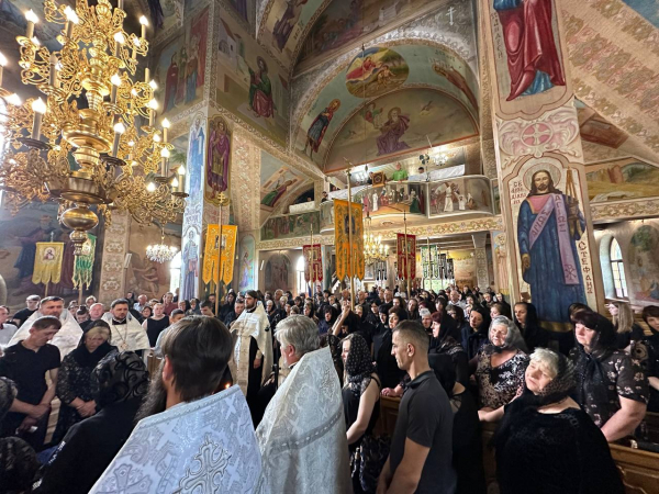 Закарпаття навколішки прощалося з полеглим Героєм Іваном Панющиком (ФОТО)