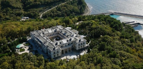 "Всі види безпеки та захисту". Insider опублікував схеми бункера під палацом Путіна — фото
"Всі види безпеки та захисту". Insider опублікував схеми бункера під палацом Путіна — фото