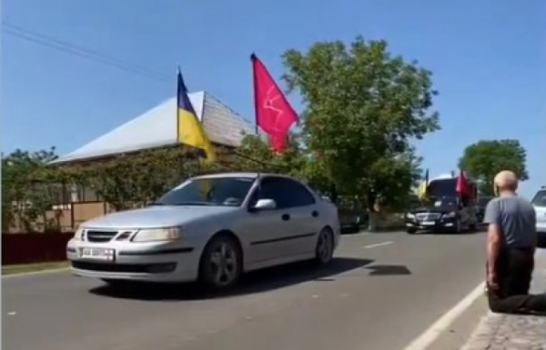 Закарпаття навколішки прощалося з полеглим Героєм Іваном Панющиком (ФОТО)