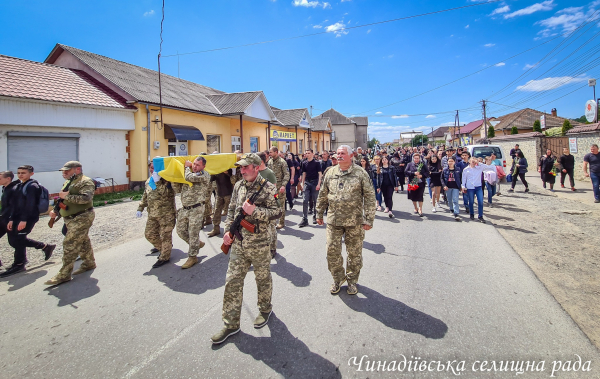 Мукачівщина навколішки провела в останню дорогу полеглого Героя Володимира Гавріша