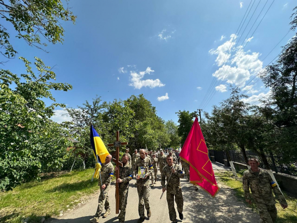 Закарпаття навколішки прощалося з полеглим Героєм Іваном Панющиком (ФОТО)
