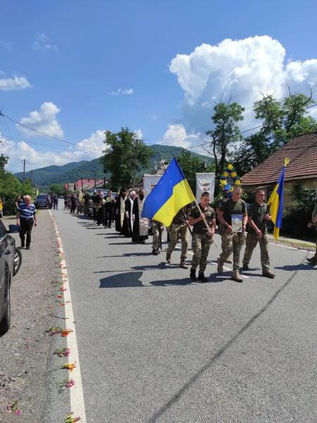  На Закарпатті провели в останню путь полеглого захисника Михайла Поповича 