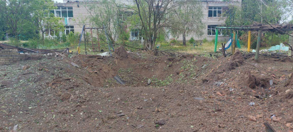 
Окупанти скинули бомби поряд із дитячим садком у Козацькому Херсонській області &ndash; фото 