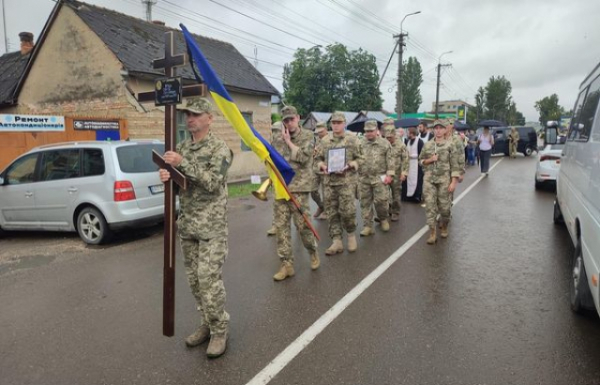 В Берегові попрощалися з полеглим Героєм Сергієм Куцем