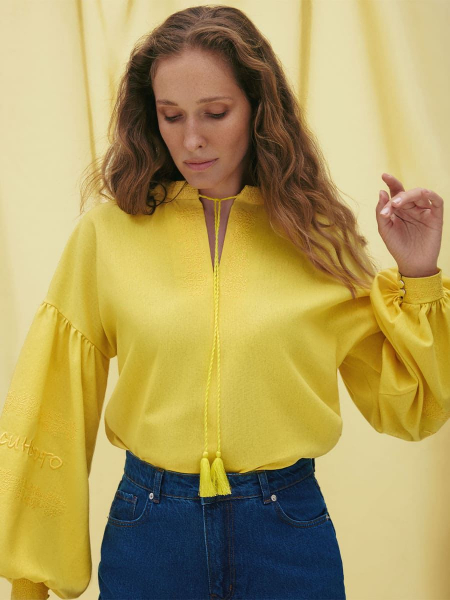 Осадча випустила колекцію одягу з вишивкою на підтримку проєкту &laquo;Пошук зниклих&raquo;