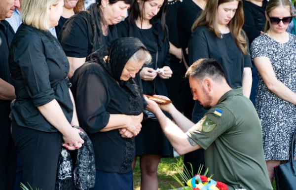 Ужгород попрощався з полеглим Героєм Романом Романишиним