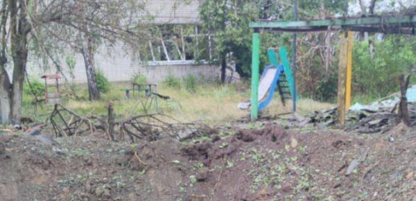 
Окупанти скинули бомби поряд із дитячим садком у Козацькому Херсонській області &ndash; фото 