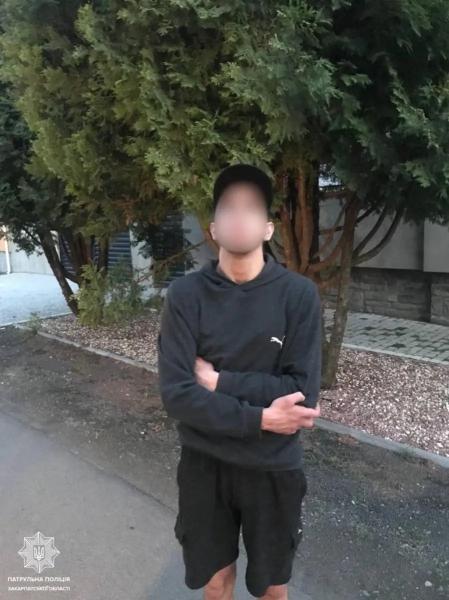  Грабіж в Мукачеві: двоє зловмисників обікрали мукачівця посеред вулиці 