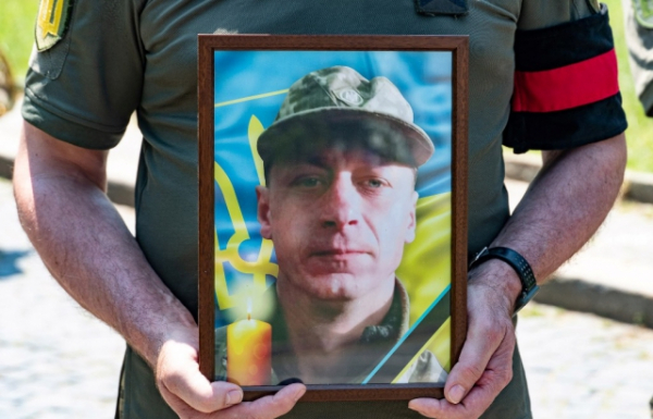 Ужгород попрощався з полеглим Героєм Романом Романишиним