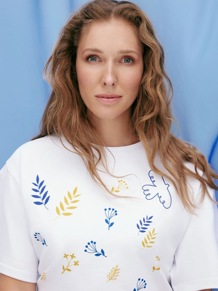 Осадча випустила колекцію одягу з вишивкою на підтримку проєкту &laquo;Пошук зниклих&raquo;