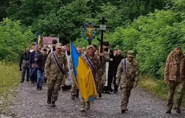Іршавська громада провела в останню дорогу Героя Івана Тюка (ФОТО)