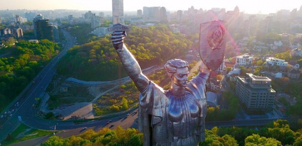 
Повітряні сили: Росія б'є по Києву балістичними ракетами 