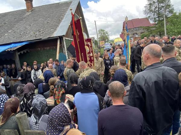 На Рахівщині провели в останню дорогу полеглого Героя Михайла Телічука На Рахівщині провели в останню дорогу полеглого Героя Михайла Телічука