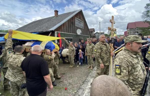 На Рахівщині провели в останню дорогу полеглого Героя Михайла Телічука На Рахівщині провели в останню дорогу полеглого Героя Михайла Телічука