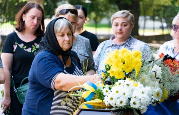 Ужгород попрощався з полеглим Героєм Романом Романишиним