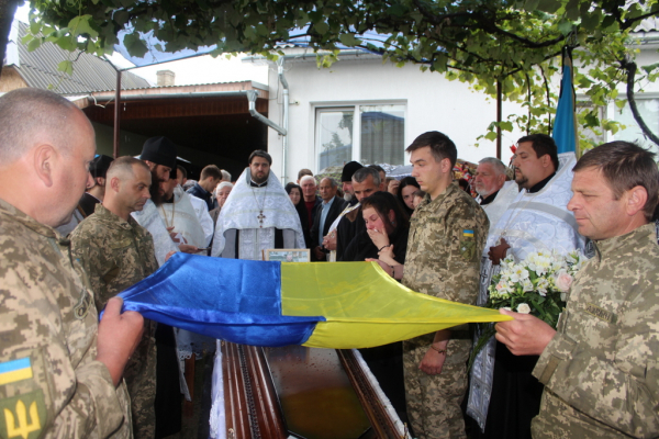 Іршавська громада провела в останню дорогу Героя Івана Тюка (ФОТО)
