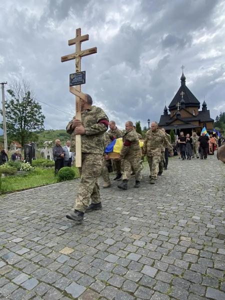 На Рахівщині провели в останню дорогу полеглого Героя Михайла Телічука На Рахівщині провели в останню дорогу полеглого Героя Михайла Телічука