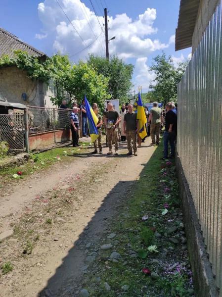  На Закарпатті провели в останню путь полеглого захисника Михайла Поповича 