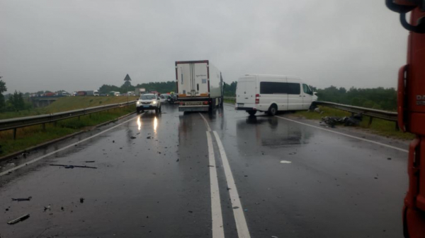 Потрійна ДТП на трасі Київ-Чоп: Один загиблий та двоє травмованих (ФОТО)