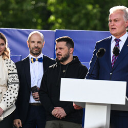 Олена Зеленська обрала вишиванку Gunia project для саміту НАТО у Вільнюсі Олена Зеленська обрала вишиванку Gunia project для саміту НАТО у Вільнюсі