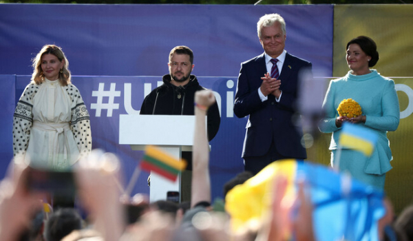 Олена Зеленська обрала вишиванку Gunia project для саміту НАТО у Вільнюсі Олена Зеленська обрала вишиванку Gunia project для саміту НАТО у Вільнюсі