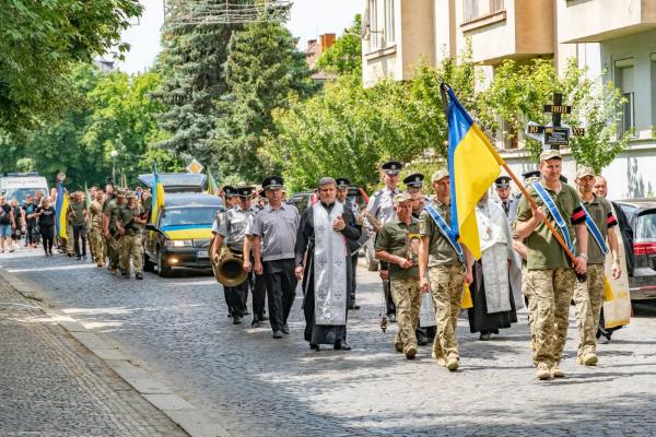 Сьогодні в Ужгороді попрощалися і 23-річним Героєм Степаном Шапченком Сьогодні в Ужгороді попрощалися і 23-річним Героєм Степаном Шапченком