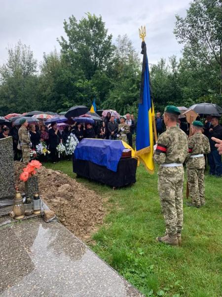 На Ужгородщині попрощалися з полеглим у війні прикордонником Адальбертом Бойзою На Ужгородщині попрощалися з полеглим у війні прикордонником Адальбертом Бойзою