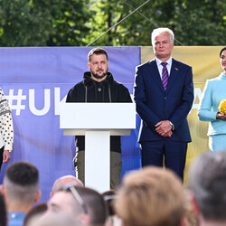 Олена Зеленська обрала вишиванку Gunia project для саміту НАТО у Вільнюсі Олена Зеленська обрала вишиванку Gunia project для саміту НАТО у Вільнюсі