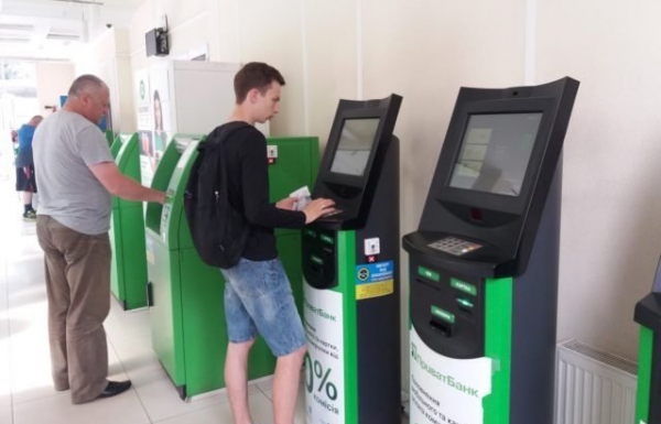  З 1 серпня поповнити картку через термінал без телефону буде не можливо 