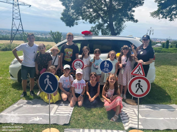 В один із літніх таборів Ужгорода навідалися патрульні (ФОТО) В один із літніх таборів Ужгорода навідалися патрульні (ФОТО)