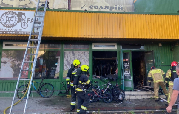 В Ужгороді горів супермаркет "Сільпо"