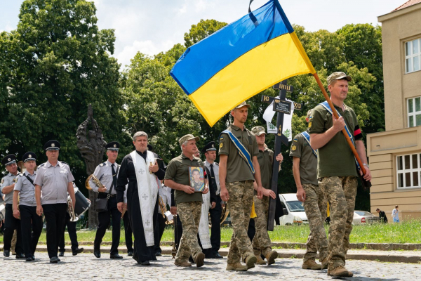 Сьогодні в Ужгороді попрощалися і 23-річним Героєм Степаном Шапченком Сьогодні в Ужгороді попрощалися і 23-річним Героєм Степаном Шапченком