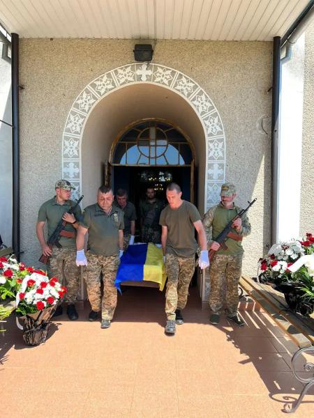  Сьогодні на Мукачівщині попрощались з загиблим на війні Героєм Михайлом Петахом 