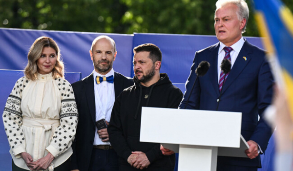 Олена Зеленська обрала вишиванку Gunia project для саміту НАТО у Вільнюсі Олена Зеленська обрала вишиванку Gunia project для саміту НАТО у Вільнюсі