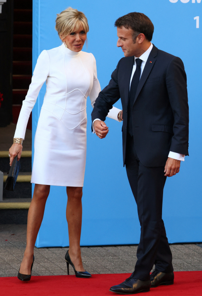 Вечірня мода на саміті НАТО: Олена Зеленська в костюмі Litkovskaya, Бріжит Макрон у сукні Louis Vuitton