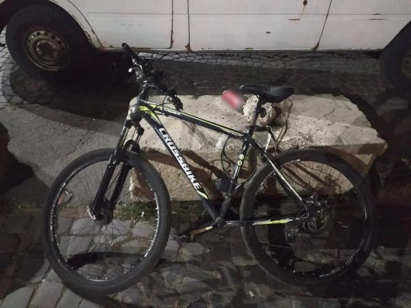  У Мукачеві поліція затримала львів`янина, який викрав у неповнолітнього хлопця велосипед 