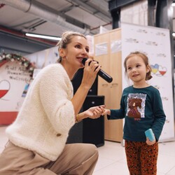 Лобода зустрілася з українськими біженцями у Польщі Лобода зустрілася з українськими біженцями у Польщі