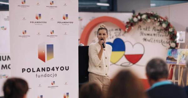 Лобода зустрілася з українськими біженцями у Польщі Лобода зустрілася з українськими біженцями у Польщі