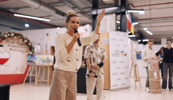 Лобода зустрілася з українськими біженцями у Польщі Лобода зустрілася з українськими біженцями у Польщі